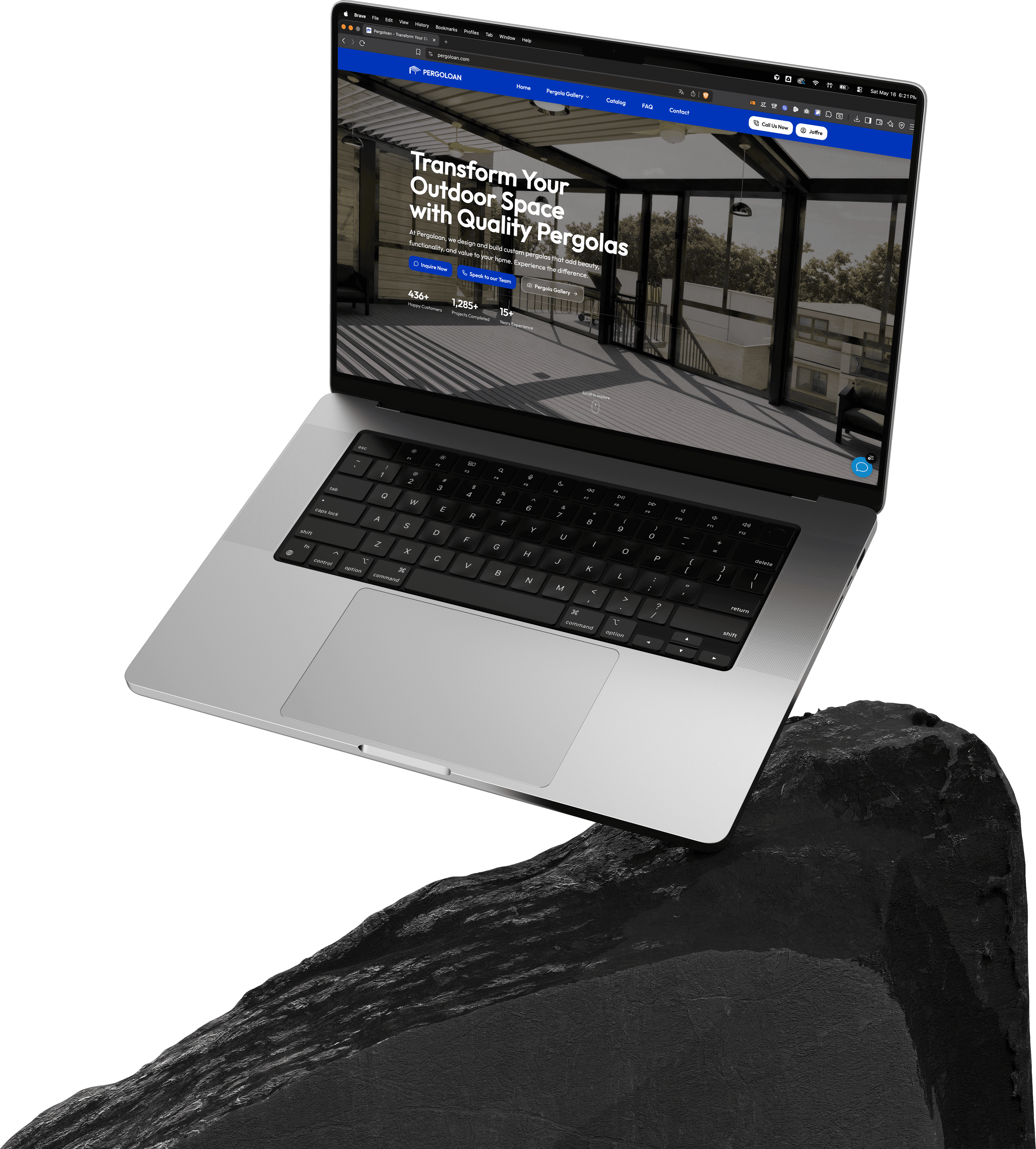 Mockup de producto en laptop — PERGOLOAN
